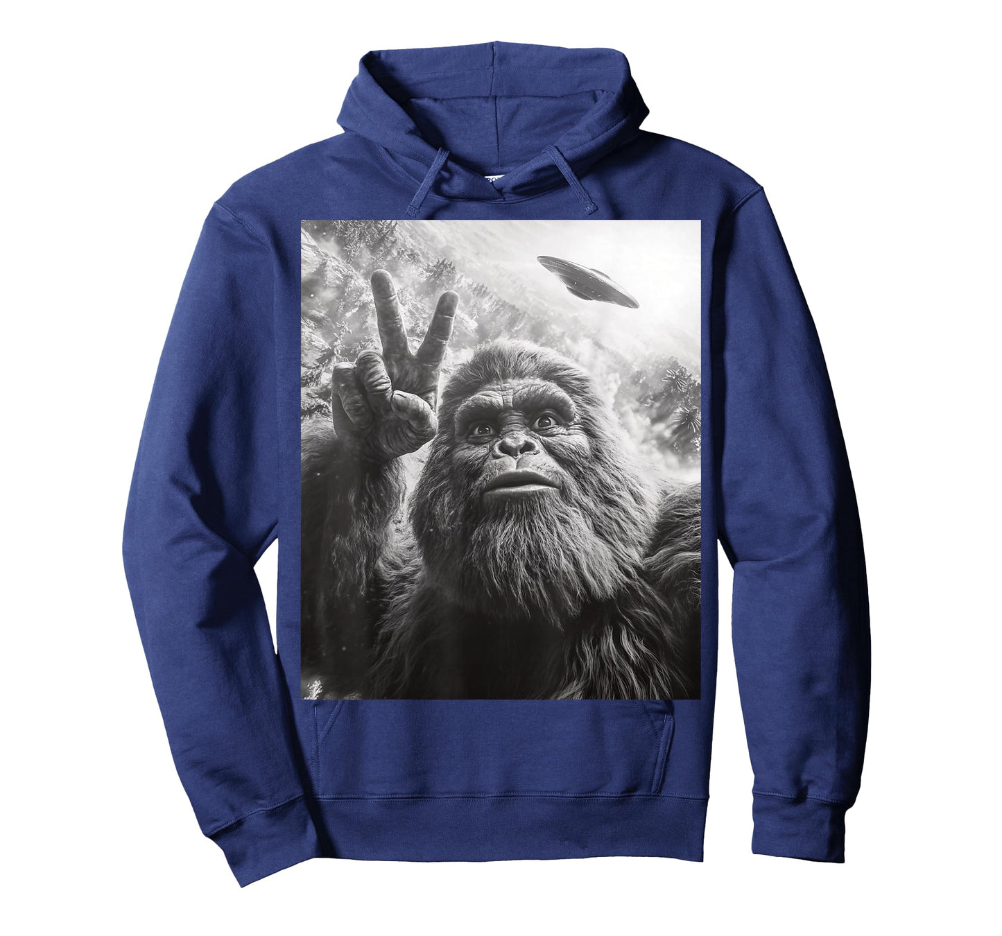Funny Bigfoot Selfie Sasquatch UFO T-Shirt