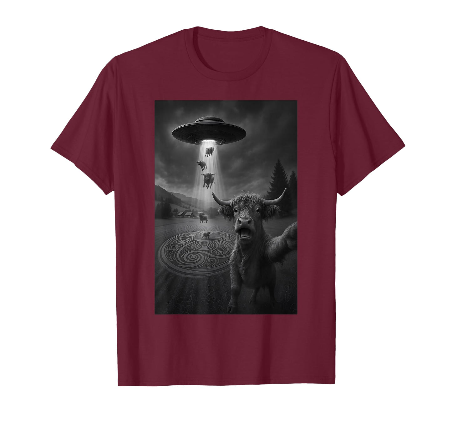 Highland Cow UFO Encounter UAP Alien Abduction Selfie Scene T-Shirt