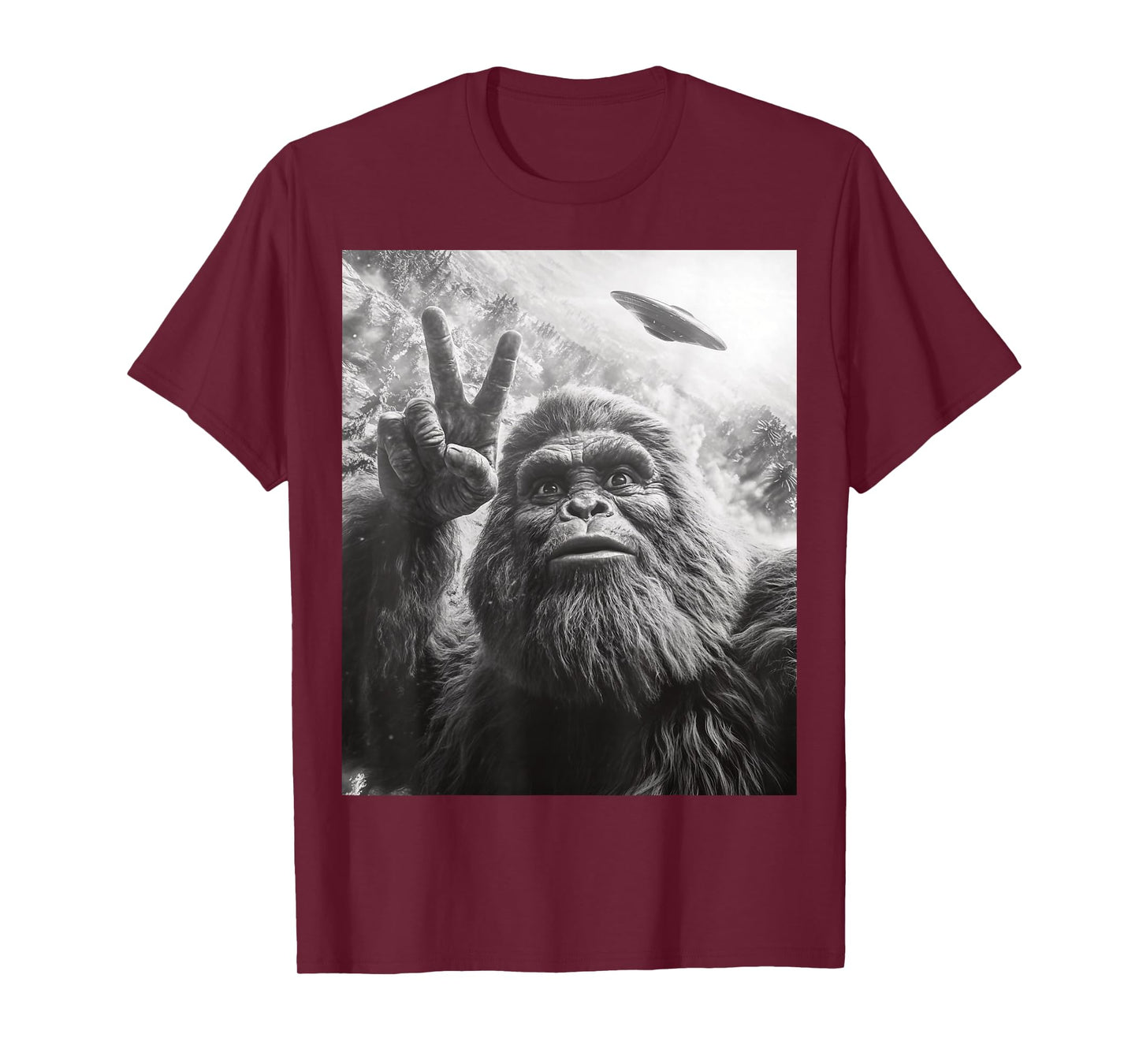 Funny Bigfoot Selfie Sasquatch UFO T-Shirt
