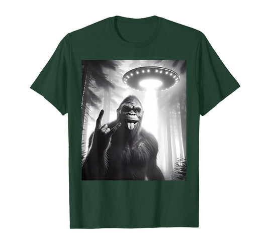 Funny Sasquatch Bigfoot Selfie With UFO Alien Rock Sign T-Shirt