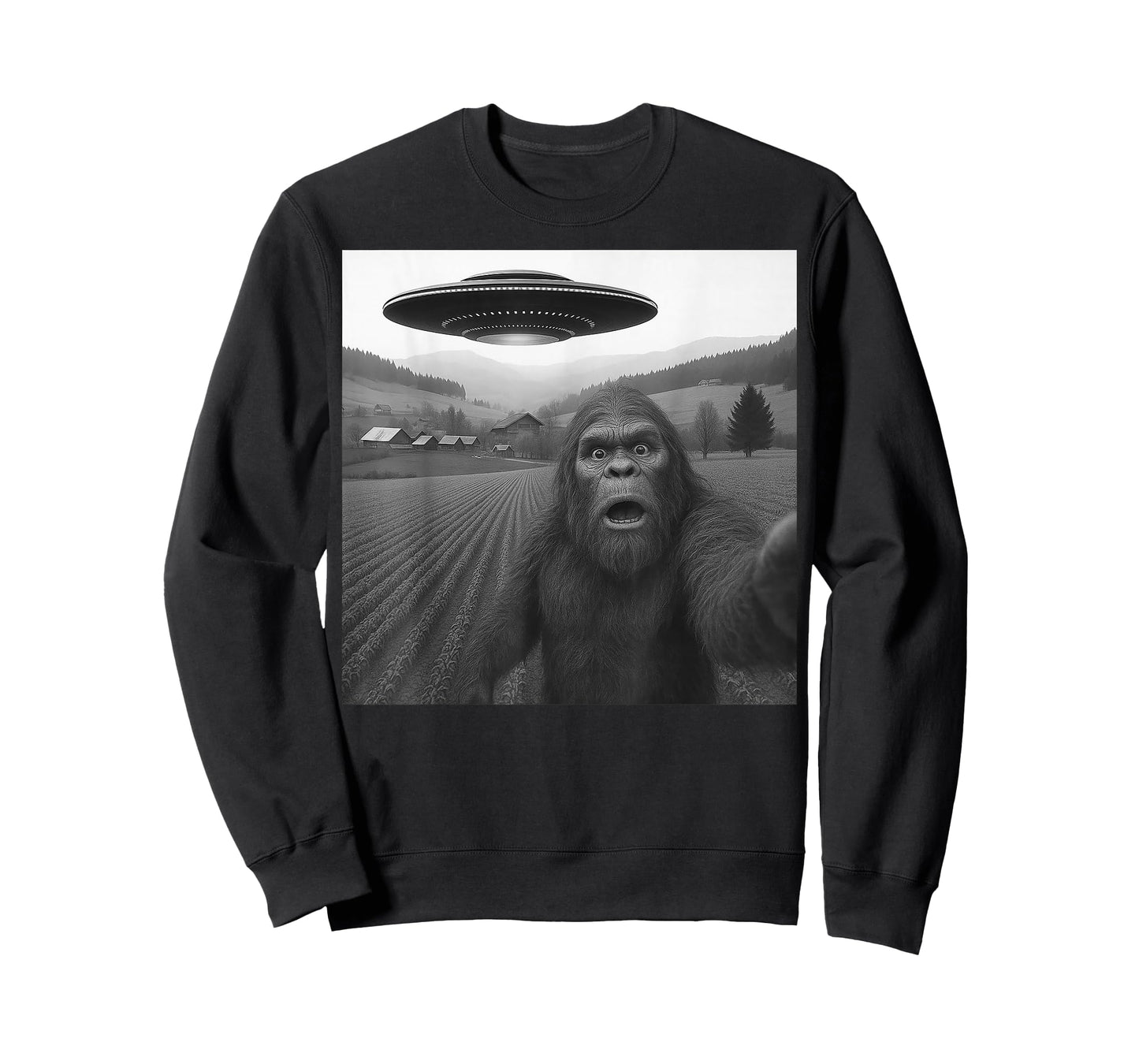 Bigfoot Selfie with Alien UFO Funny Gifts for Men Women Kid T-Shirt