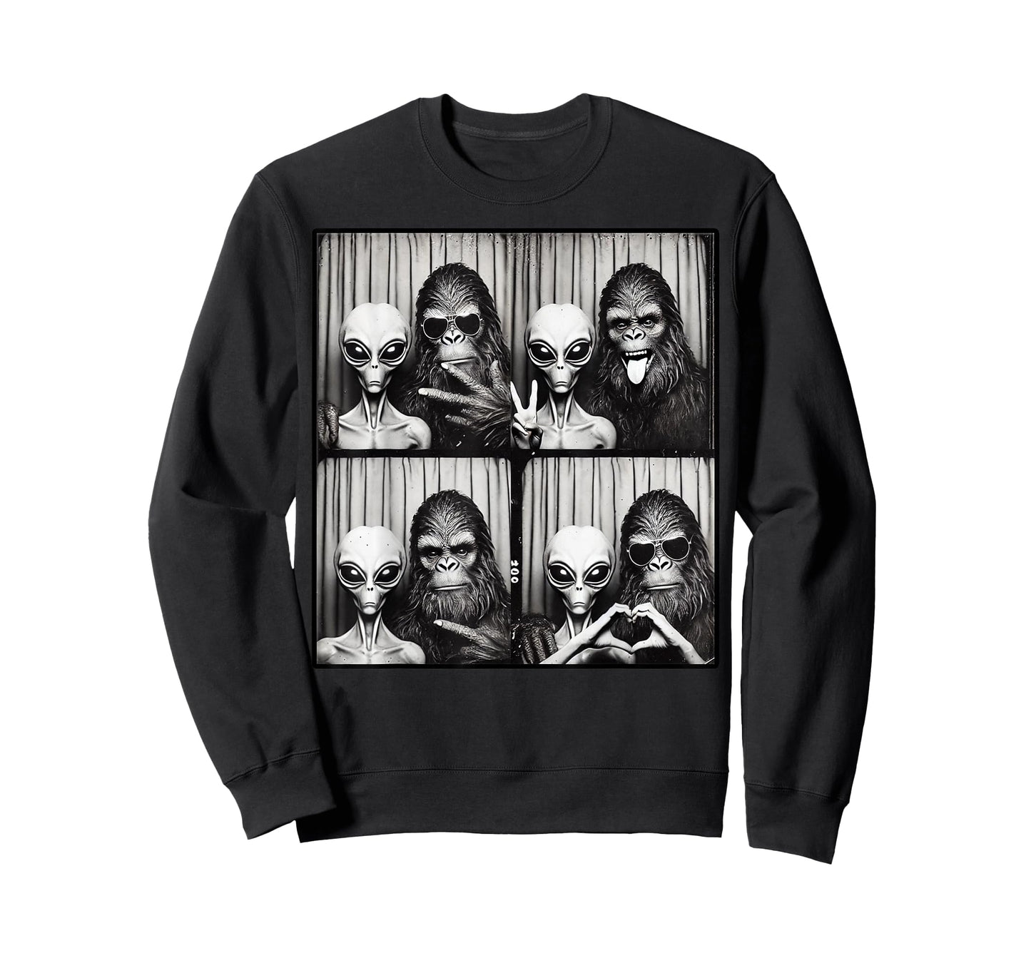 Funny Photobooth Sasquatch UFO Bigfoot And Alien Photobooth T-Shirt