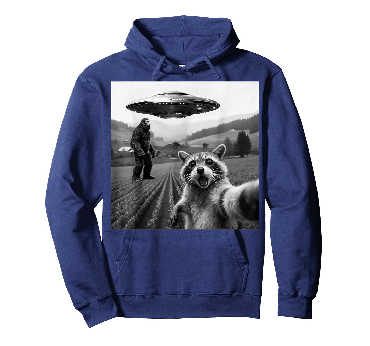 Racoon Bigfoot Selfie UFO Funny Racoon Alien Bigfoot UFO T-Shirt
