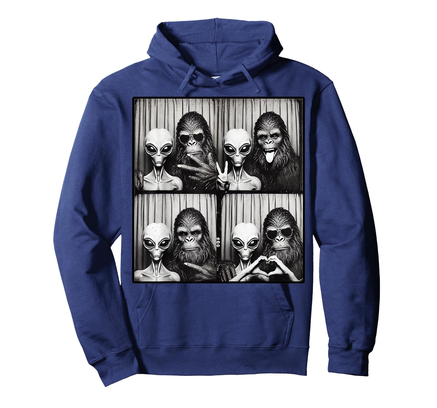 Funny Photobooth Sasquatch UFO Bigfoot And Alien Photobooth T-Shirt