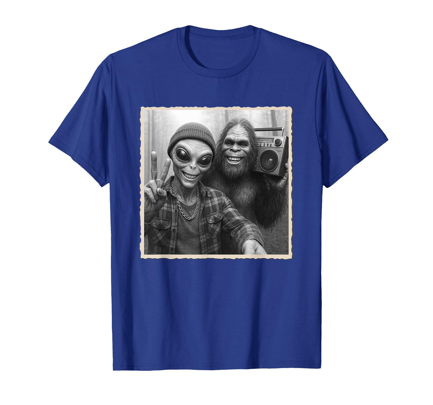 Alien Selfie With Bigfoot | Funny Sasquatch, Peace Sign T-Shirt