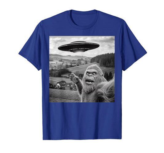 Bigfoot Selfie With Alien UFO Funny Gifts For Men Women Kid T-Shirt