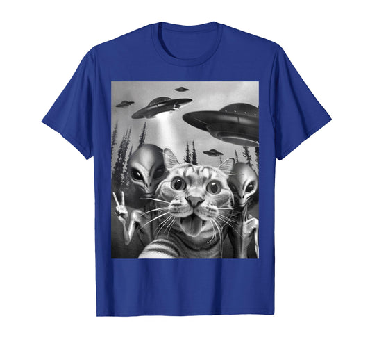 Funny Cat Selfie with UFOs Peace Sign Alien Cat UFO Invasion T-Shirt
