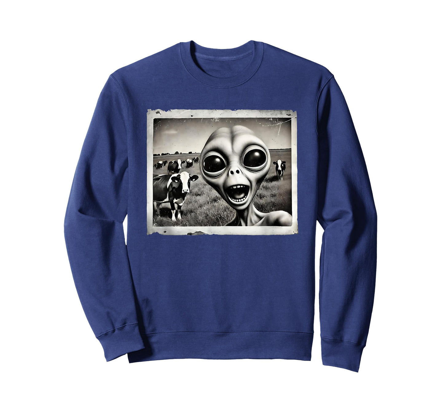Funny Alien Selfie With Cows UFO Sci-Fi Humor T-Shirt