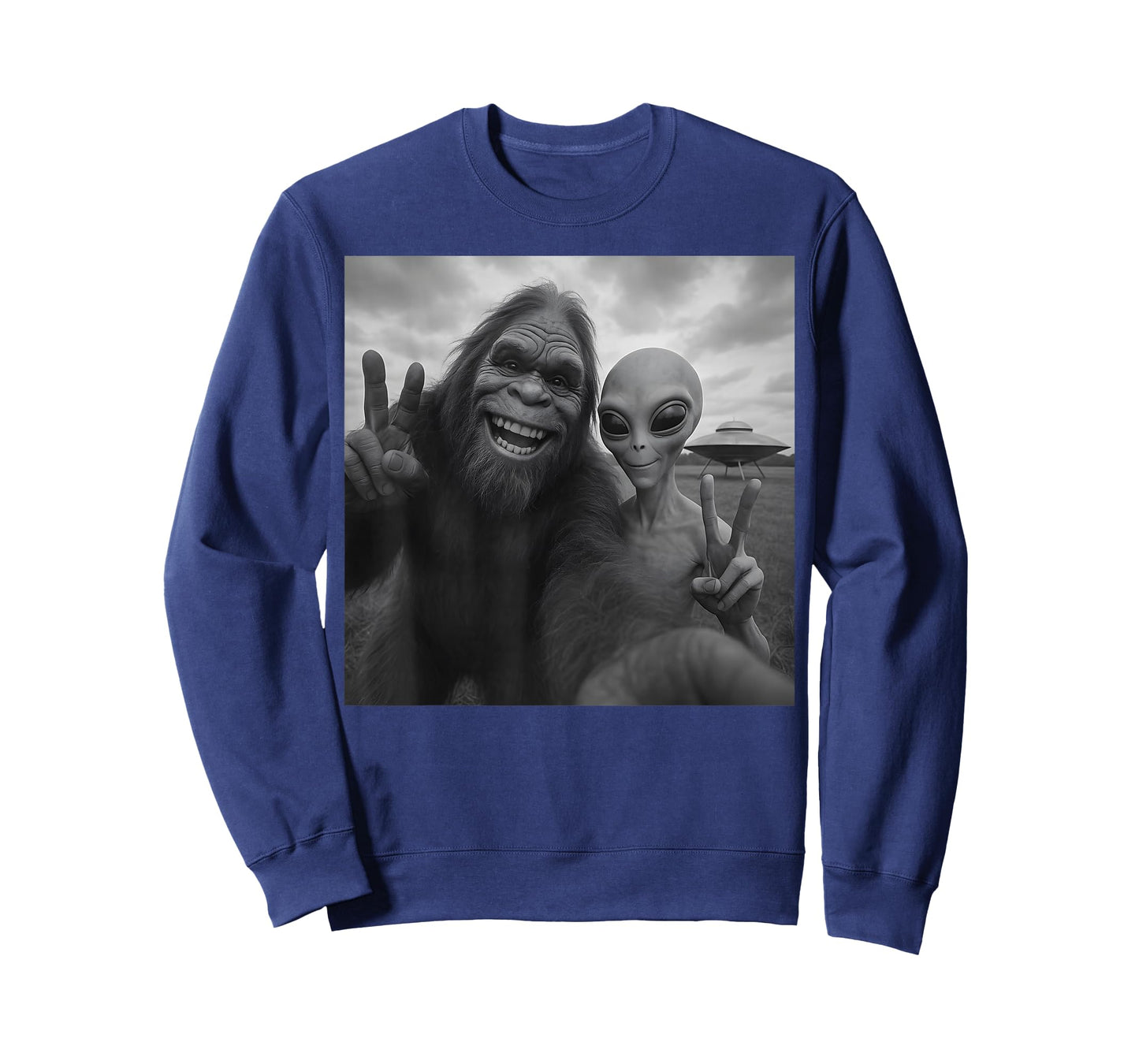 Funny Alien Bigfoot Selfie T-Shirt