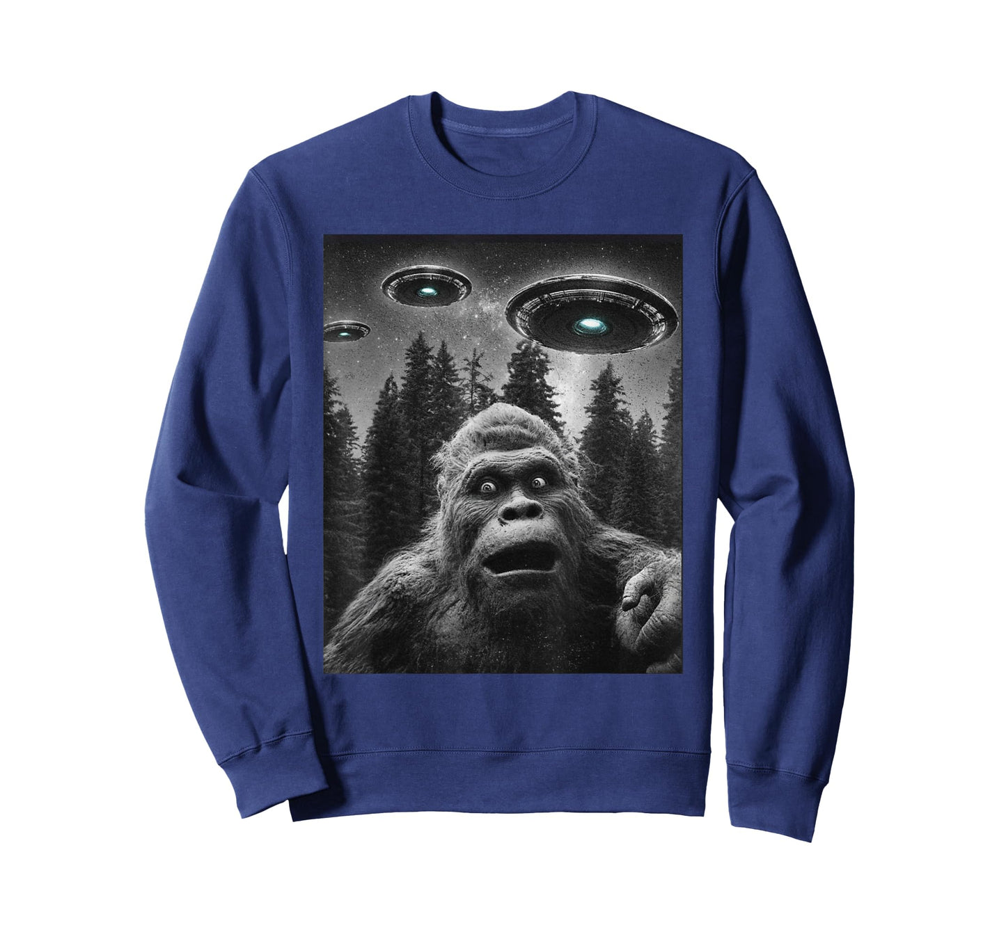 Funny Bigfoot Sasquatch shirt Selfie With Alien UFO For Men T-Shirt