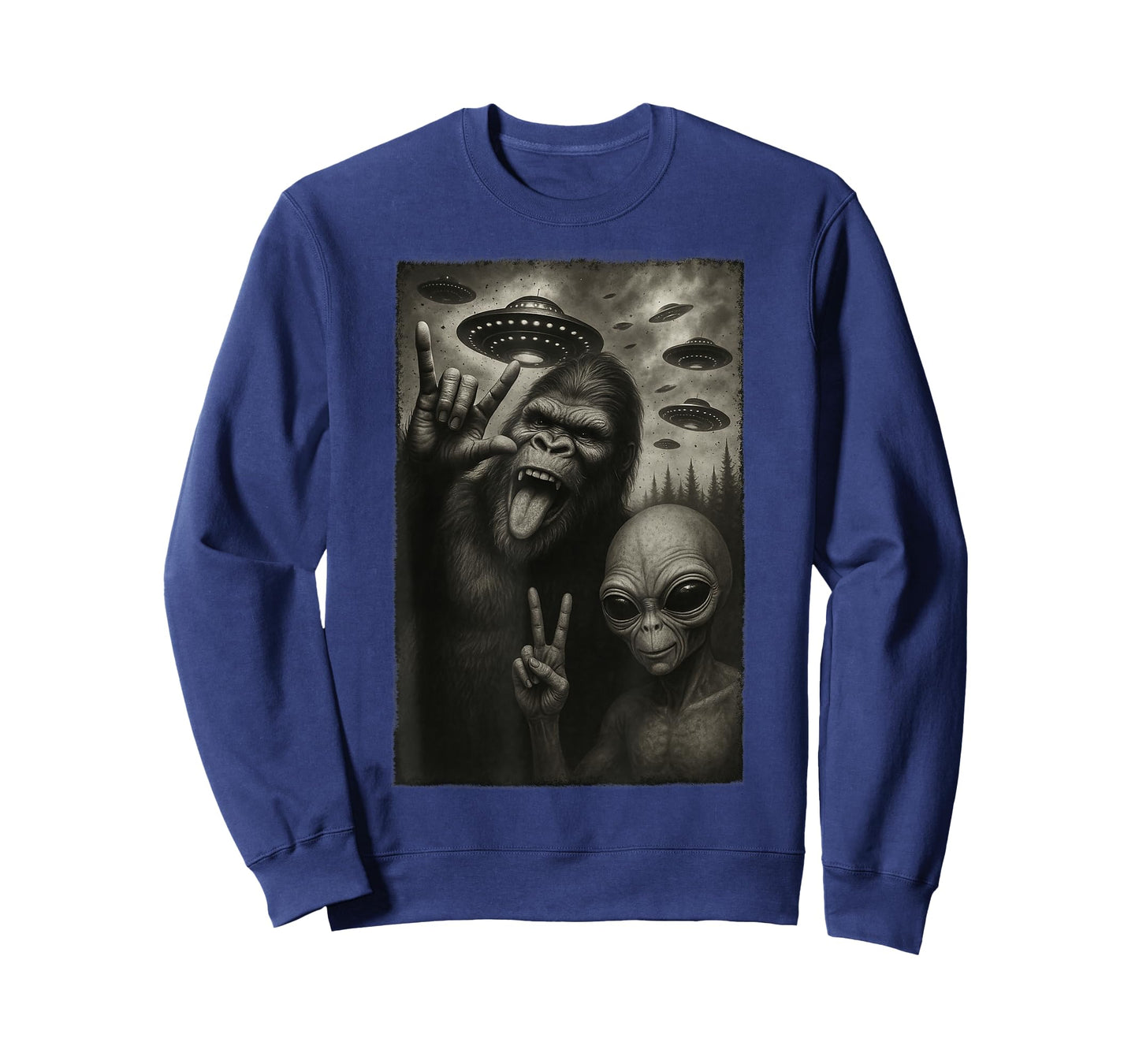 Funny Selfie Bigfoot Alien Sasquatch Rock On Hand Sign UFO T-Shirt