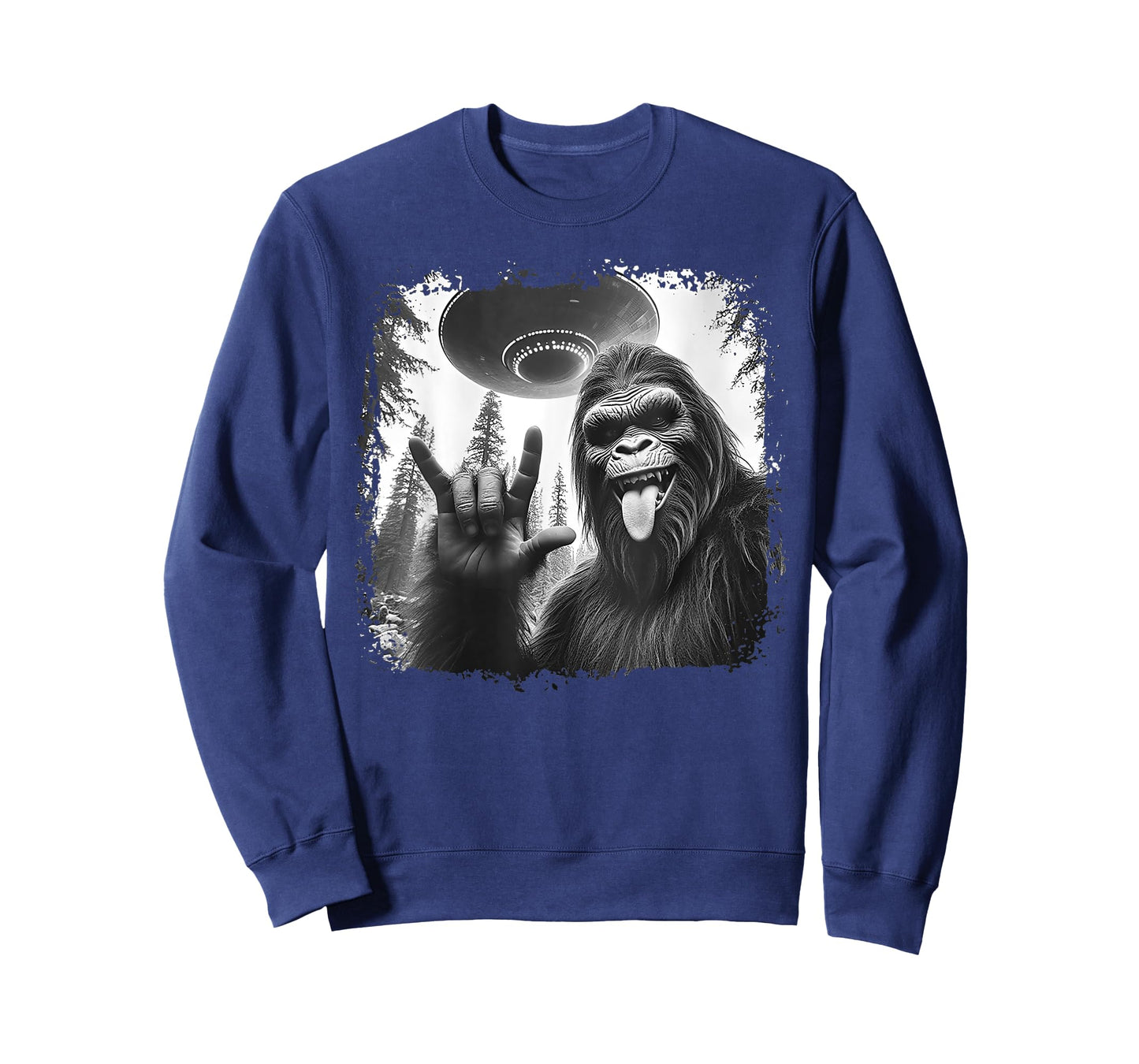 Funny Sasquatch Bigfoot Rock On Selfie with UFO Alien T-Shirt
