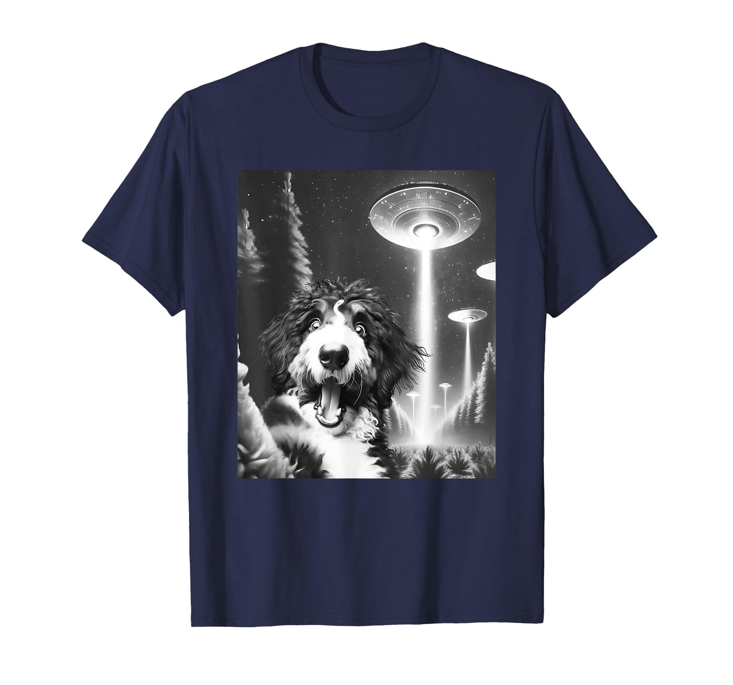 Funny Bernedoodle Alien UFO Taking a Selfie Dog Mom Dad Men Women Kids T-Shirt