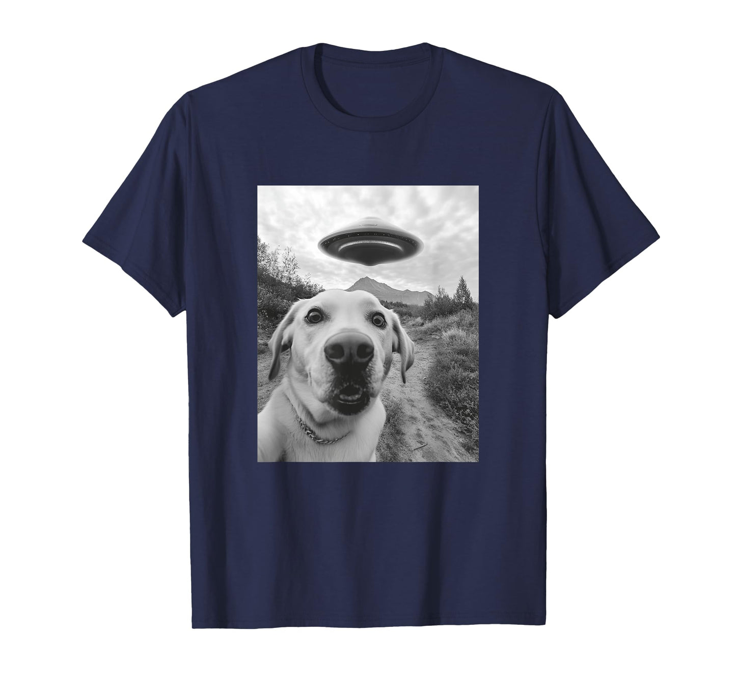 Funny Labrador Selfie with UFO T-Shirt