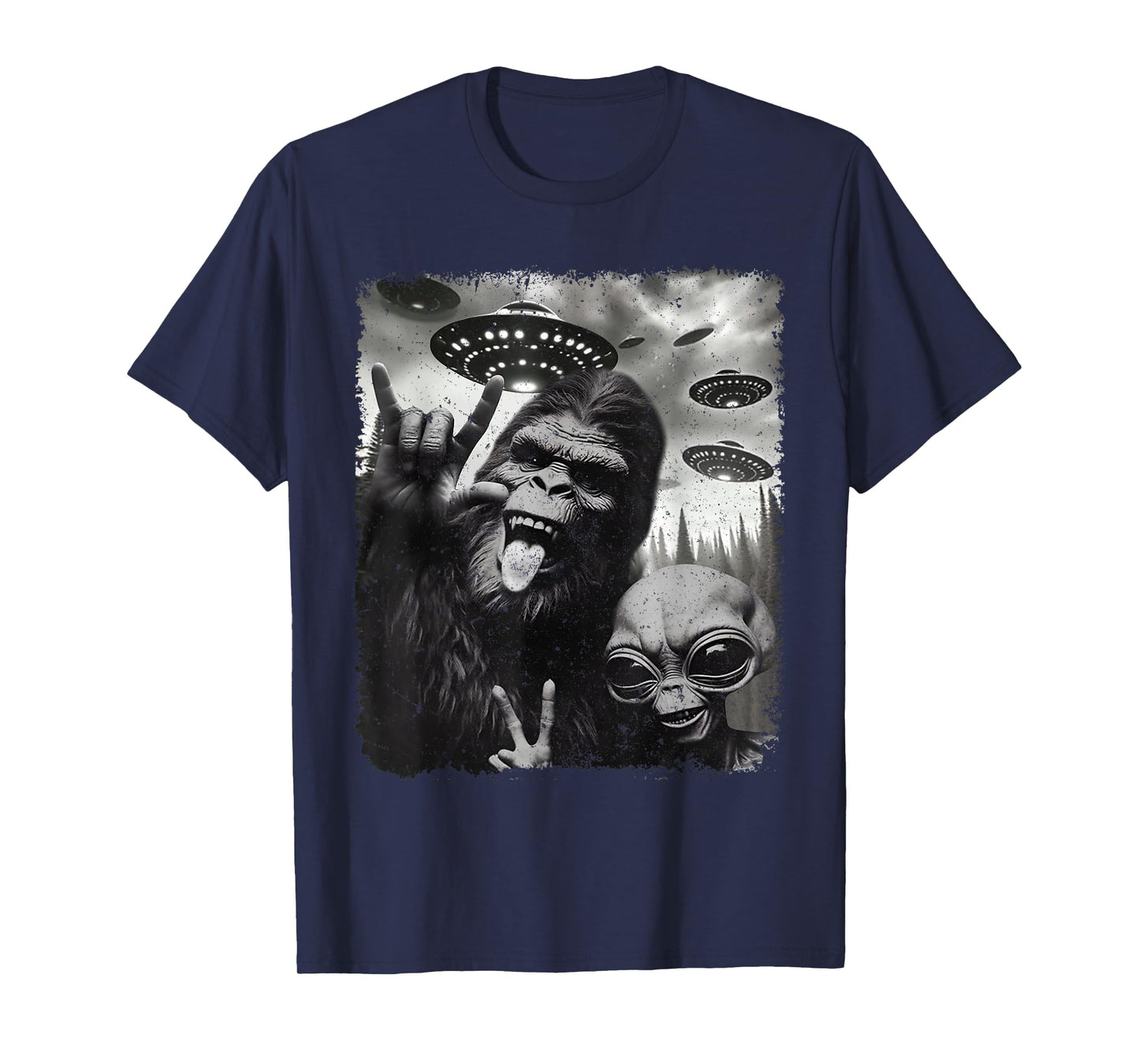 Funny Bigfoot & Alien Sasquatch Rock On Hand Sign UFO Selfie T-Shirt