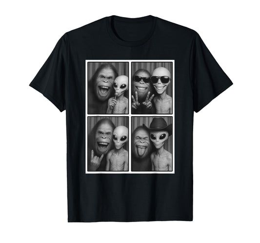 Photobooth, Bigfoot & Alien Selfie, Funny Sasquatch Photo T-Shirt