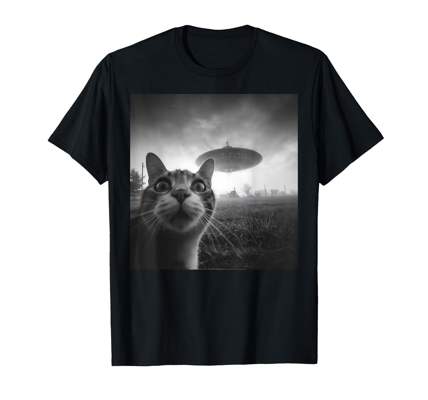 Funny Surprised Scared Cat Selfie with UFO T-Shirt