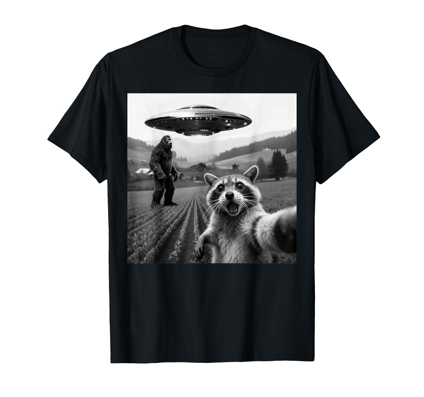 Racoon Bigfoot Selfie UFO Funny Racoon Alien Bigfoot UFO T-Shirt