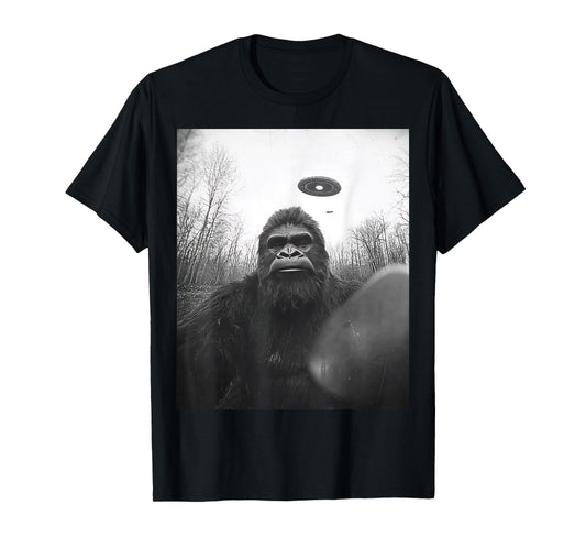 Funny graphic Sasquatch BigFoot UFO Alien Funny weird T-Shirt
